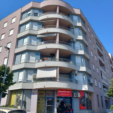 Inna With Free Garage Parking 公寓 *