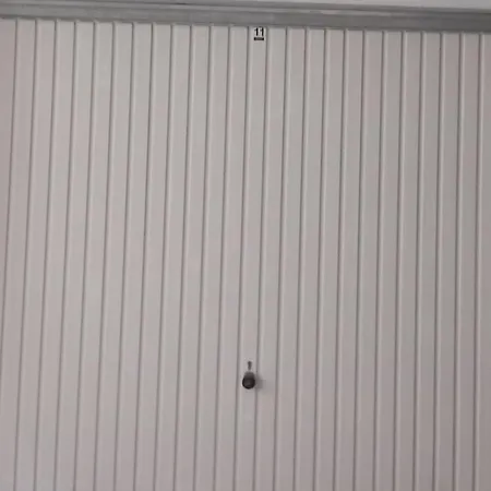 Inna With Free Garage Parking