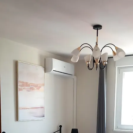 Inna With Free Garage Parking